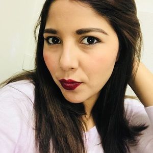 Meet your Posher, Ana